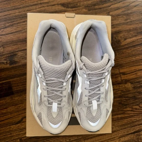 Adidas Yeezy Boost 700 V2 Static EF2829 Size 10.5 is available for purchase  on au PAY Market - Imported Goods Online Store Co.Ltd. | au PAY Market -  Online Shopping Site